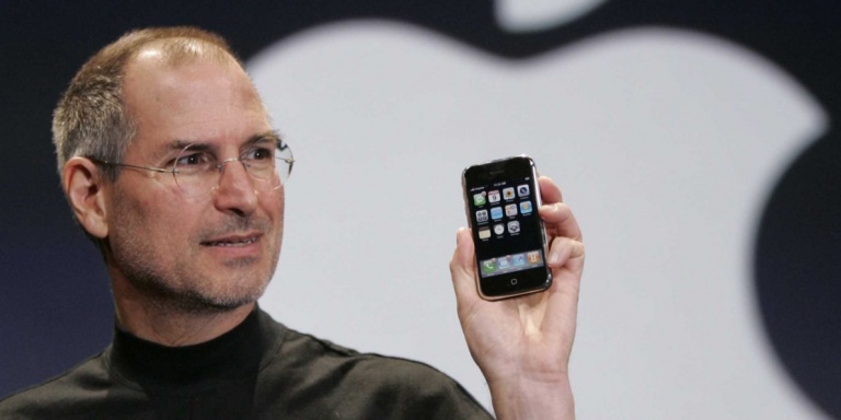 Read more about the article “Hello” iPhone – The evolution over 10 years